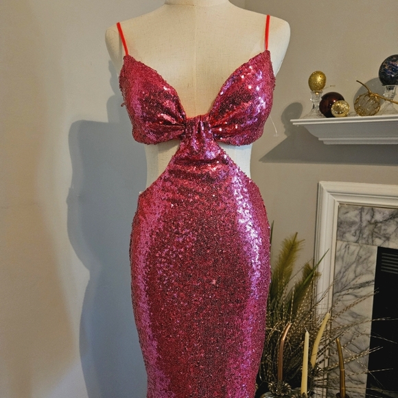🎀Pretty Pink Sequins Dress🎀 - Picture 3 of 5